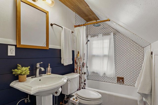 3214 E Washington Avenue, Madison, WI 53704