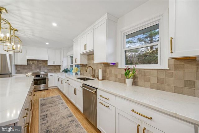 4 OLMSTEAD CT, Potomac, MD 20854