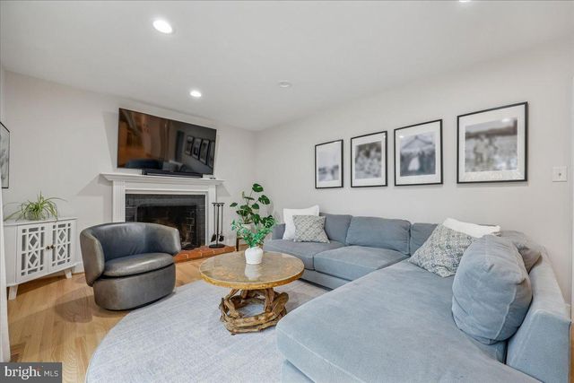 4 OLMSTEAD CT, Potomac, MD 20854