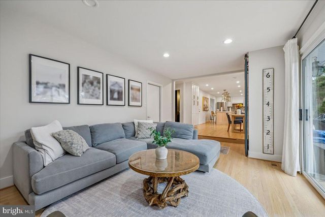 4 OLMSTEAD CT, Potomac, MD 20854