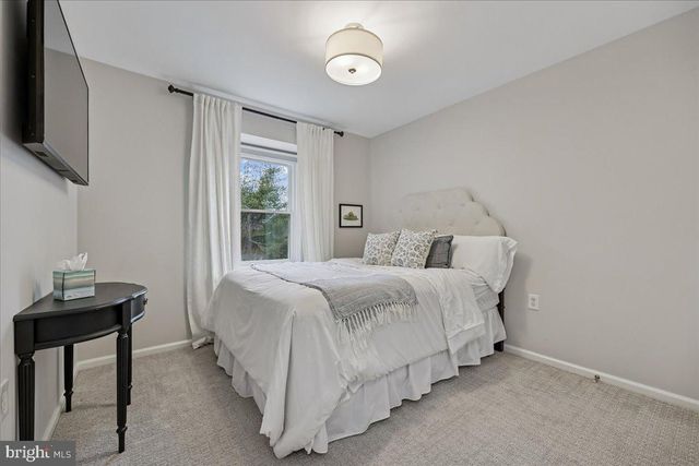 4 OLMSTEAD CT, Potomac, MD 20854