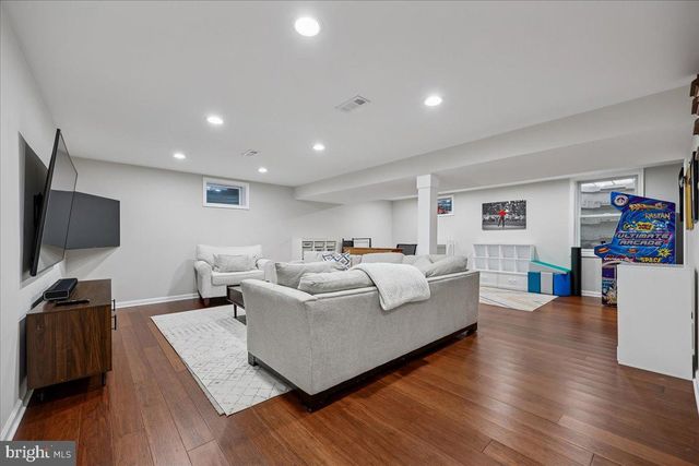 4 OLMSTEAD CT, Potomac, MD 20854