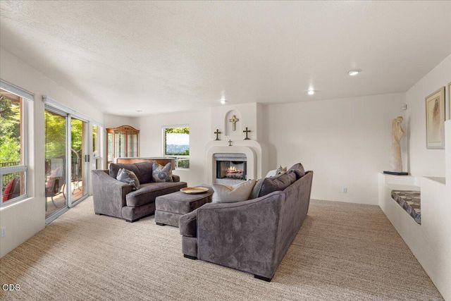 3752 Devils Garden Road, Medford, OR 97504