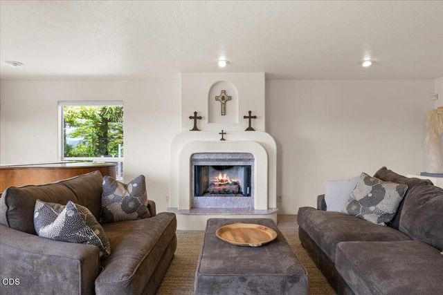 3752 Devils Garden Road, Medford, OR 97504