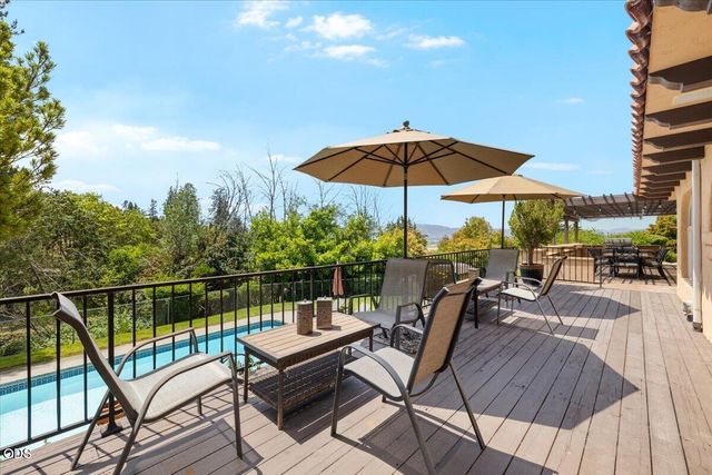 3752 Devils Garden Road, Medford, OR 97504