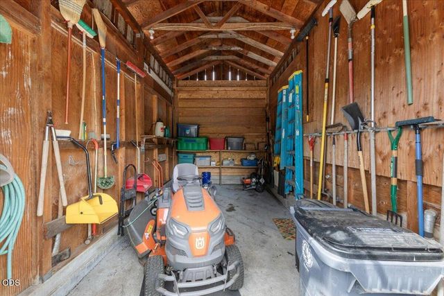 3752 Devils Garden Road, Medford, OR 97504
