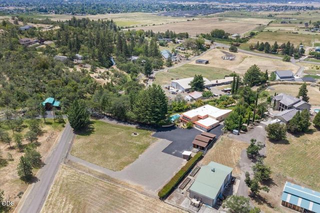 3752 Devils Garden Road, Medford, OR 97504