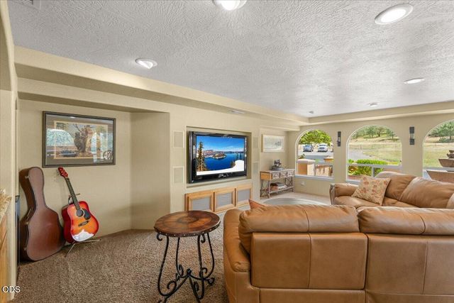 3752 Devils Garden Road, Medford, OR 97504