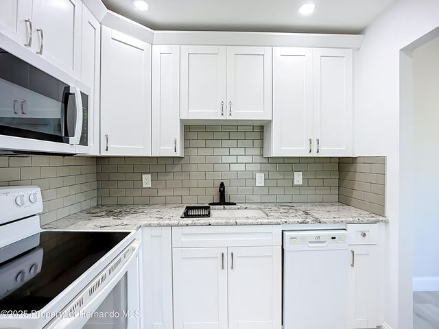 1811 Bedford Lane, Sun City Center, FL 33573