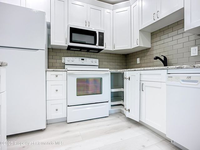 1811 Bedford Lane, Sun City Center, FL 33573