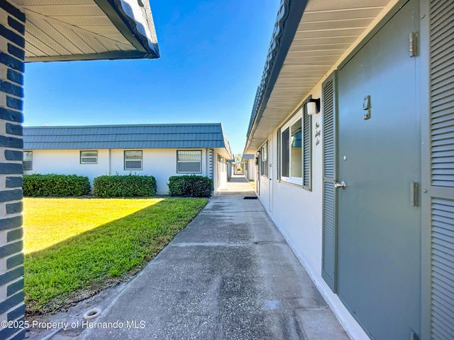 1811 Bedford Lane, Sun City Center, FL 33573