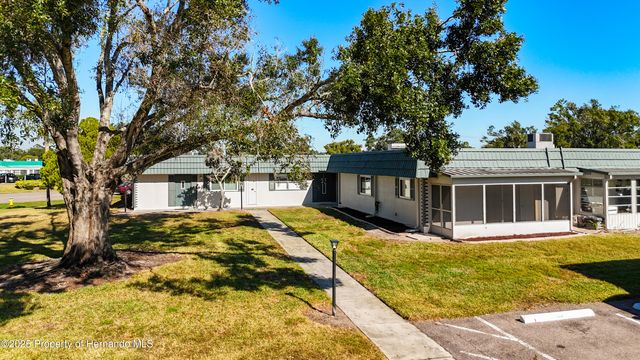 1811 Bedford Lane, Sun City Center, FL 33573