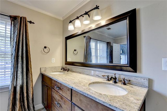 1093 Washington Lee SW Drive, Lilburn, GA 30047