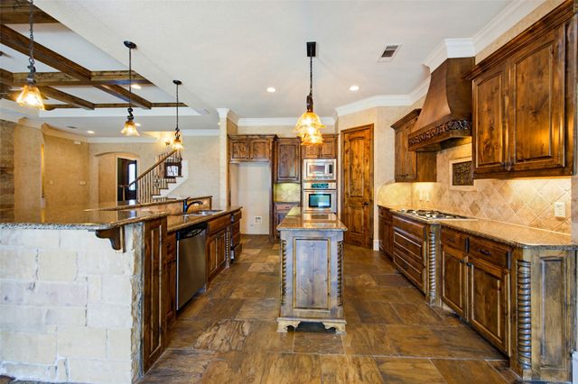 7713 Silverleaf Drive, North Richland Hills, TX 76182