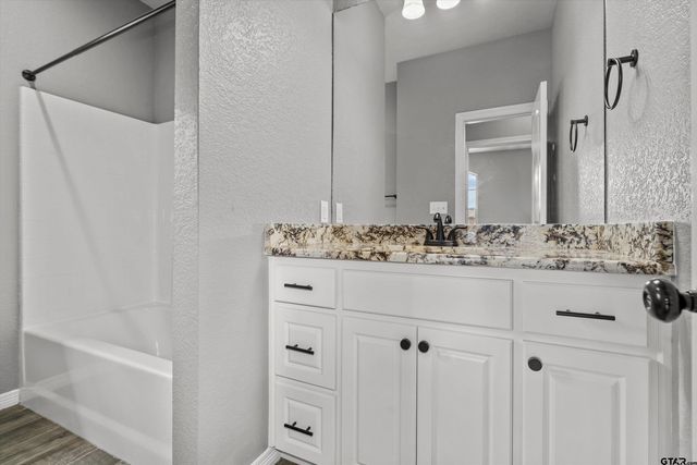 332 Kingdom Blvd, Lindale, TX 75771