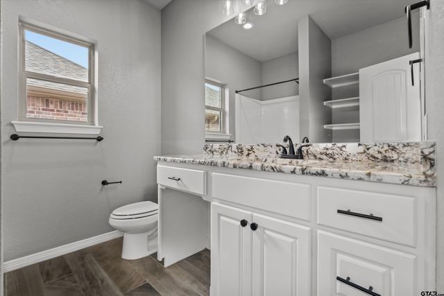 332 Kingdom Blvd, Lindale, TX 75771