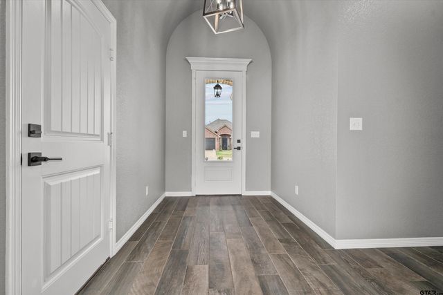 332 Kingdom Blvd, Lindale, TX 75771