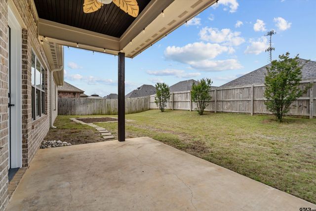 332 Kingdom Blvd, Lindale, TX 75771