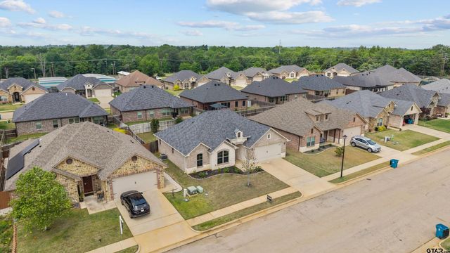 332 Kingdom Blvd, Lindale, TX 75771