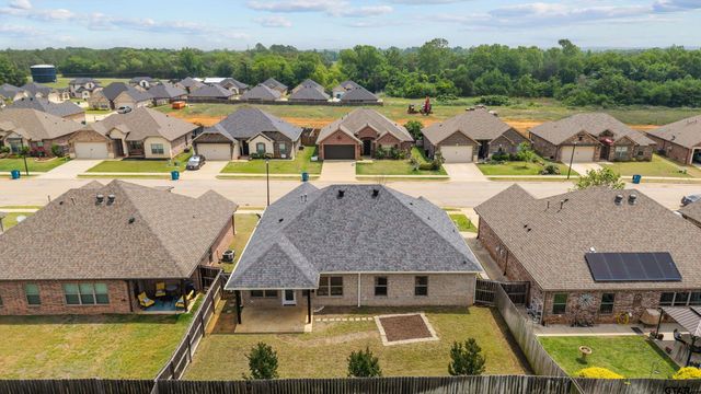 332 Kingdom Blvd, Lindale, TX 75771