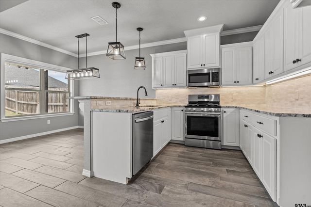 332 Kingdom Blvd, Lindale, TX 75771