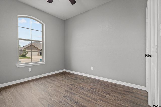 332 Kingdom Blvd, Lindale, TX 75771