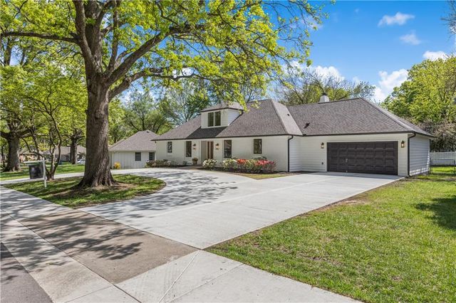 4705 W 81st Street, Prairie Village, KS 66208