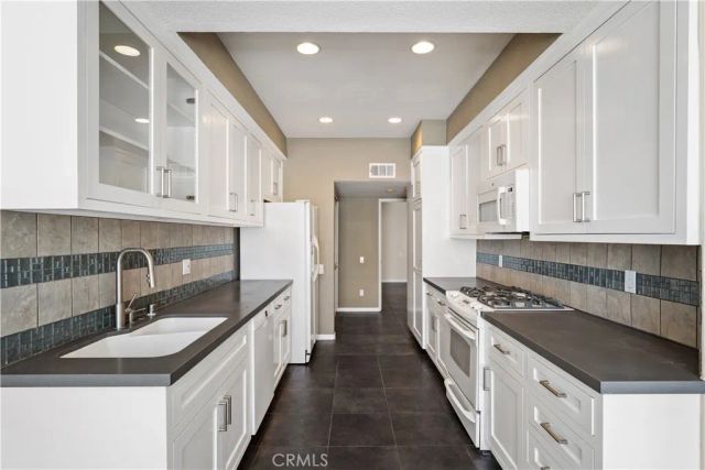 4313 Van Nuys Boulevard 203, Sherman Oaks, CA 91403