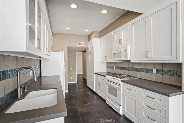 4313 Van Nuys Boulevard 203, Sherman Oaks, CA 91403