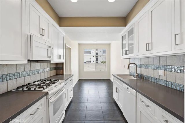 4313 Van Nuys Boulevard 203, Sherman Oaks, CA 91403
