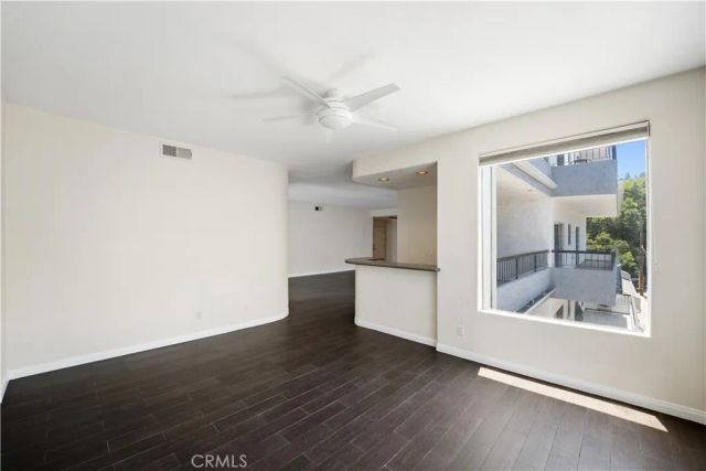 4313 Van Nuys Boulevard 203, Sherman Oaks, CA 91403