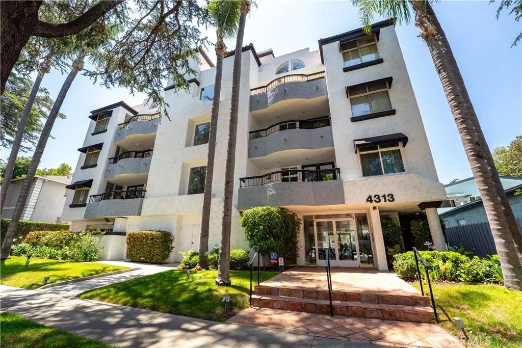 4313 Van Nuys Boulevard 203, Sherman Oaks, CA 91403