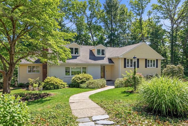 33 Algonquin Rd, Canton, MA 02021