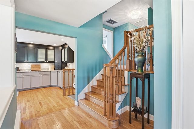 33 Algonquin Rd, Canton, MA 02021