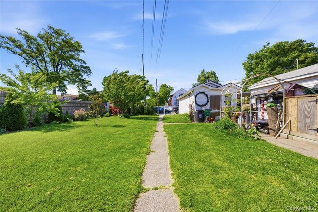 2594 Schurz Avenue, Bronx, NY 10465