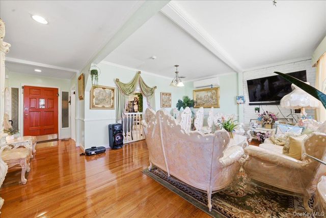 2594 Schurz Avenue, Bronx, NY 10465