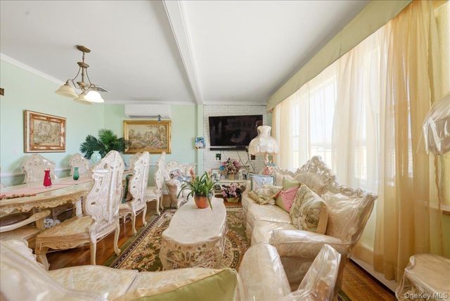2594 Schurz Avenue, Bronx, NY 10465
