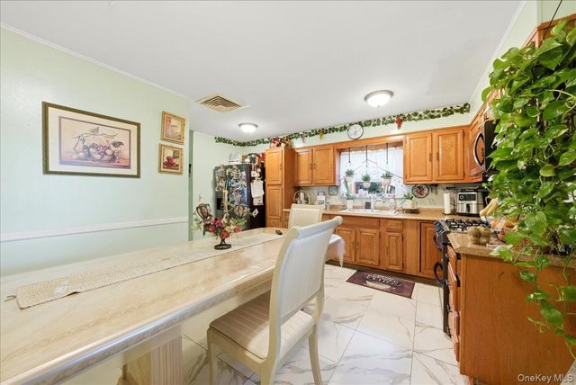 2594 Schurz Avenue, Bronx, NY 10465
