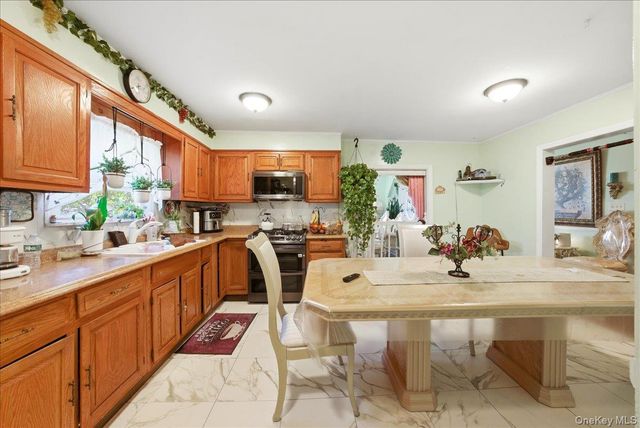 2594 Schurz Avenue, Bronx, NY 10465