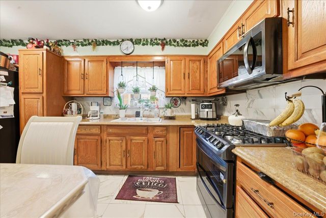 2594 Schurz Avenue, Bronx, NY 10465