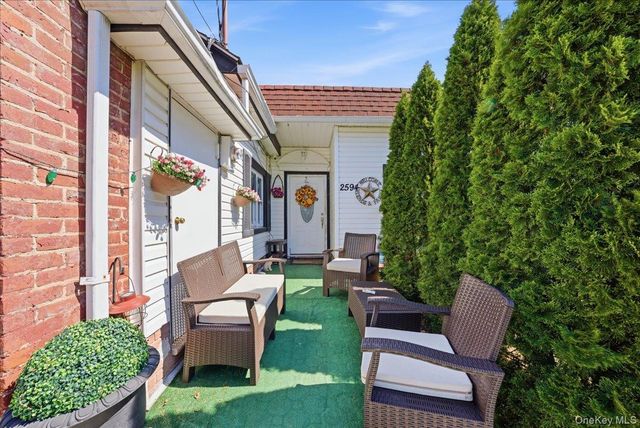 2594 Schurz Avenue, Bronx, NY 10465