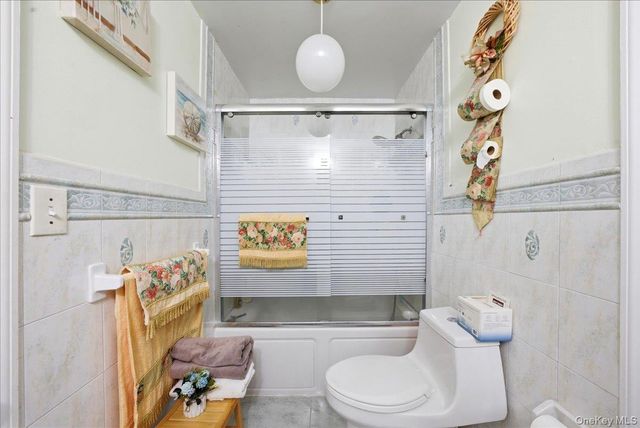 2594 Schurz Avenue, Bronx, NY 10465