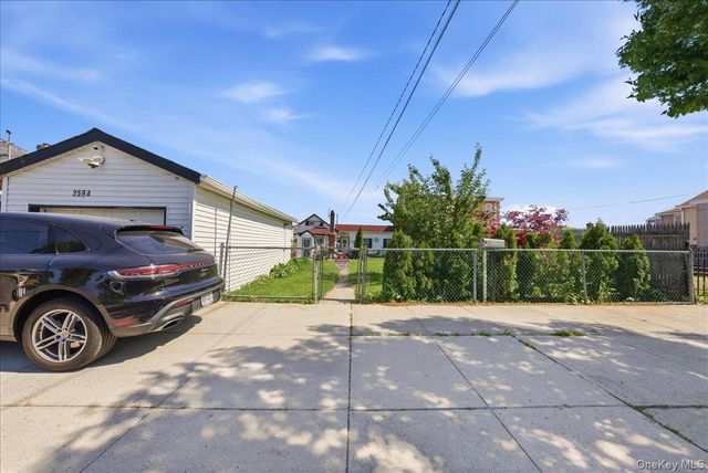 2594 Schurz Avenue, Bronx, NY 10465
