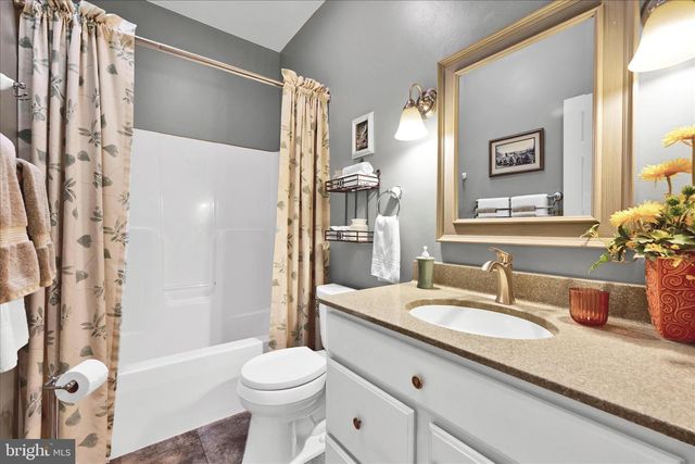 1000 GLENWOOD LN, Lebanon, PA 17042