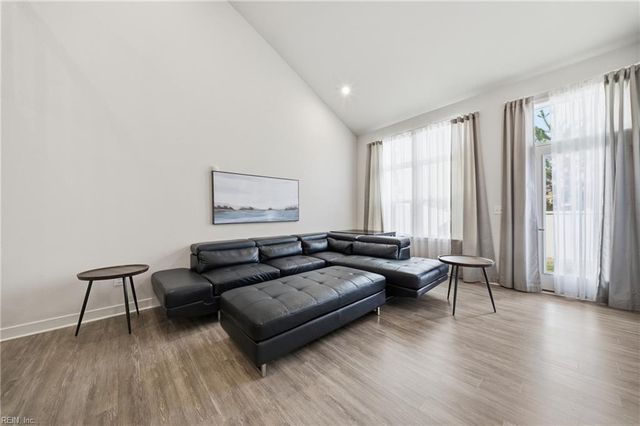 1617 Catbird LN, Chesapeake, VA 23323