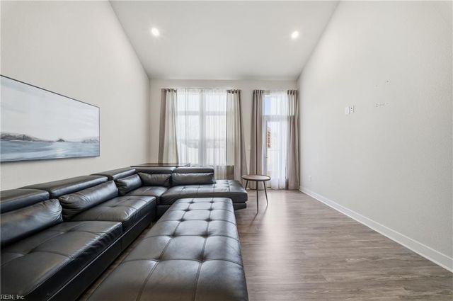 1617 Catbird LN, Chesapeake, VA 23323