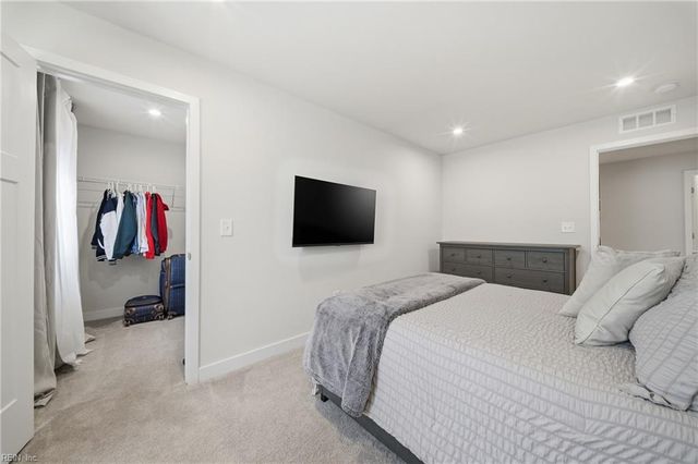 1617 Catbird LN, Chesapeake, VA 23323