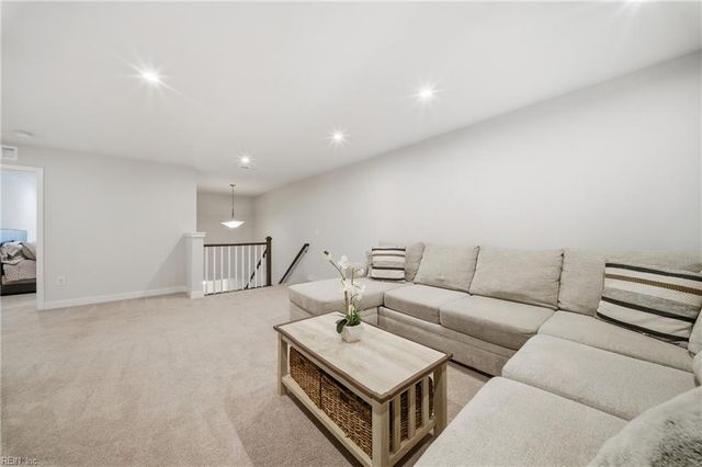 1617 Catbird LN, Chesapeake, VA 23323