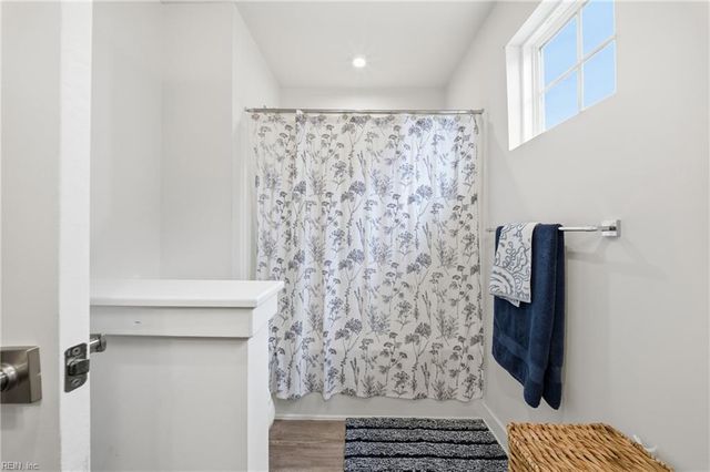 1617 Catbird LN, Chesapeake, VA 23323