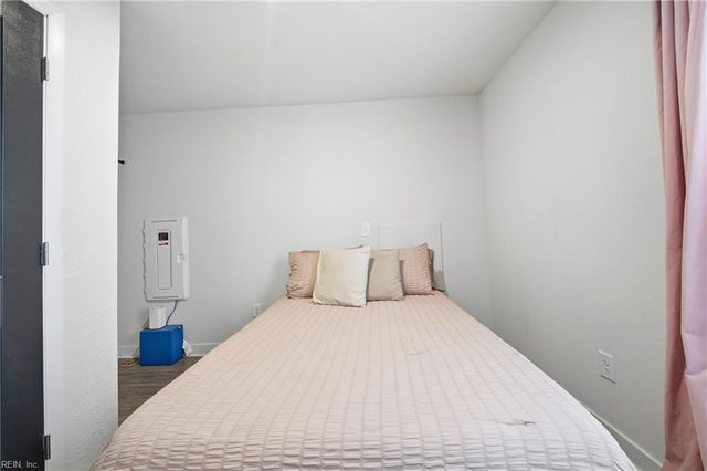 1617 Catbird LN, Chesapeake, VA 23323